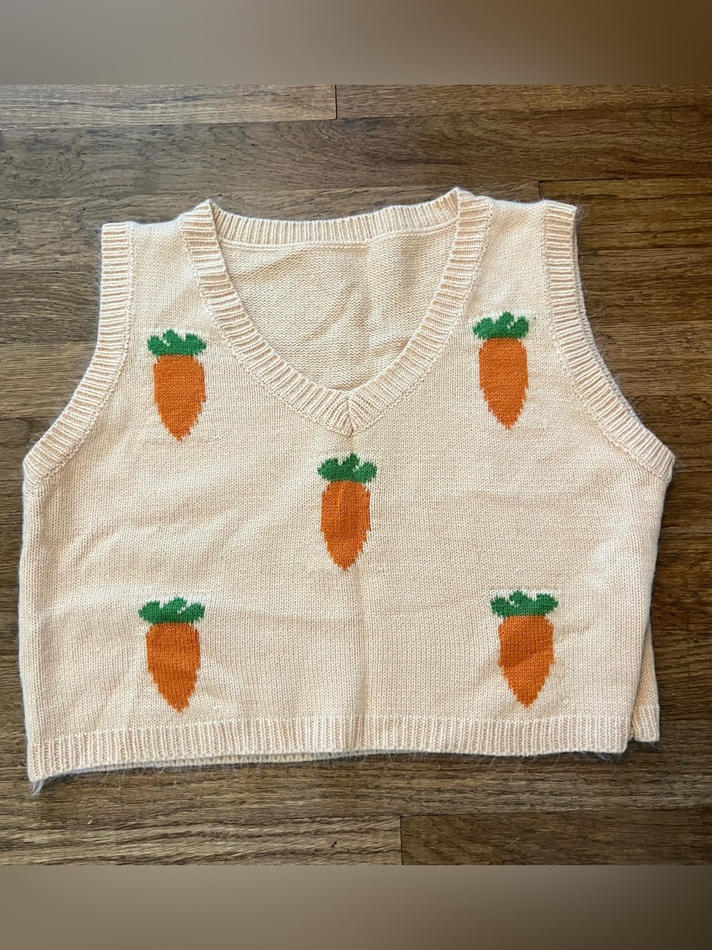 Carrot Sweater Vest Peach Large